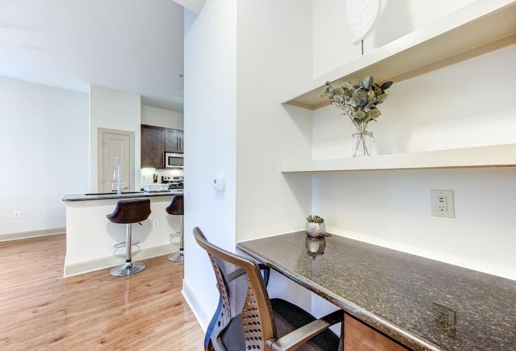 Chic 1Br Near Nrg With Pool Wifi Freeparking Apartment ฮูสตัน ภายนอก รูปภาพ
