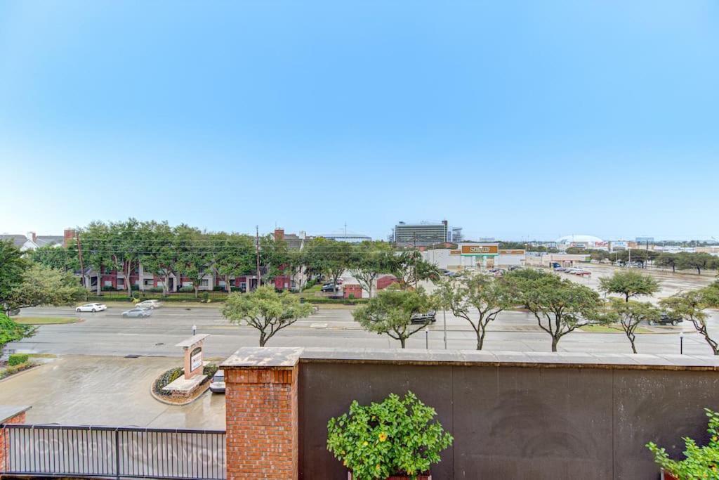 Chic 1Br Near Nrg With Pool Wifi Freeparking Apartment ฮูสตัน ภายนอก รูปภาพ