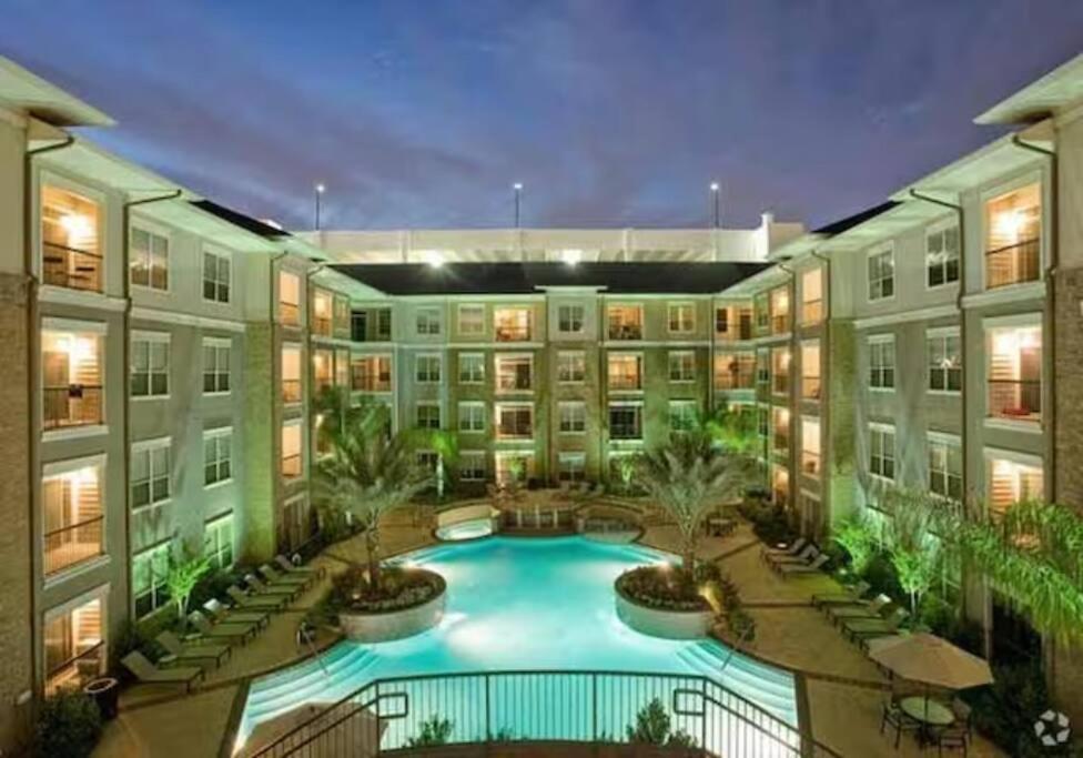Chic 1Br Near Nrg With Pool Wifi Freeparking Apartment ฮูสตัน ภายนอก รูปภาพ